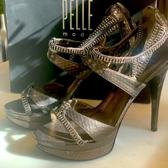 Pelle Moda bronze snake print 4.5 inch heels size 8.5 - Picture 1 of 4